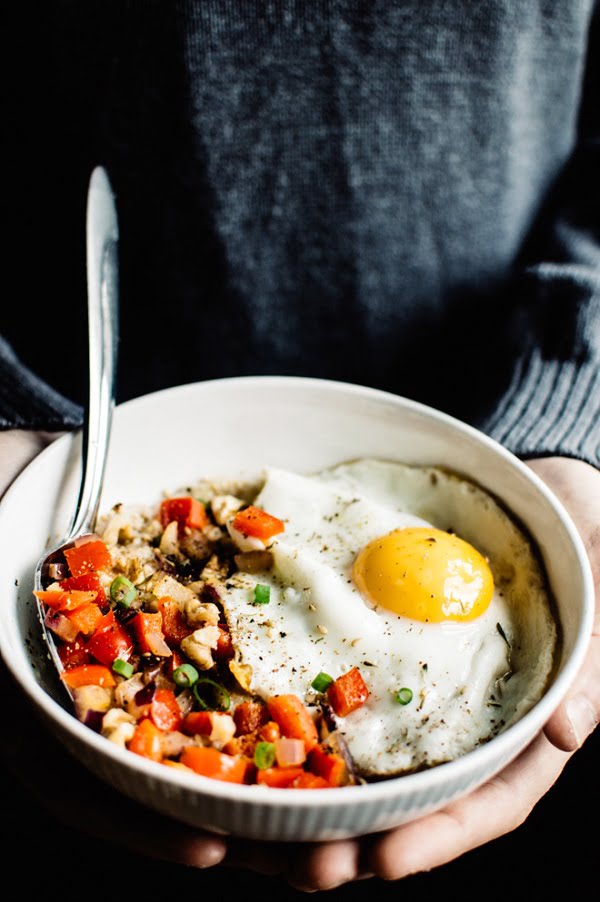 Savory Oatmeal with Cheddar and Fried Egg #breakfast #recipe