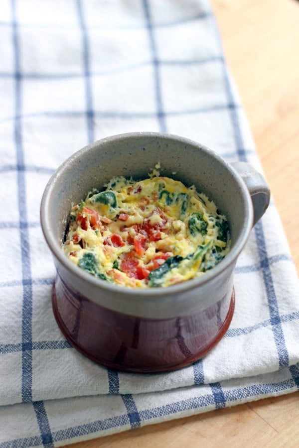 5-Minute Spinach and Cheddar Microwave Quiche #breakfast #recipe