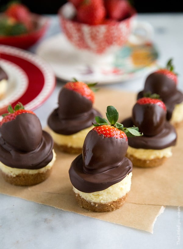 Chocolate Dipped Strawberry Mini Cheesecakes #recipe