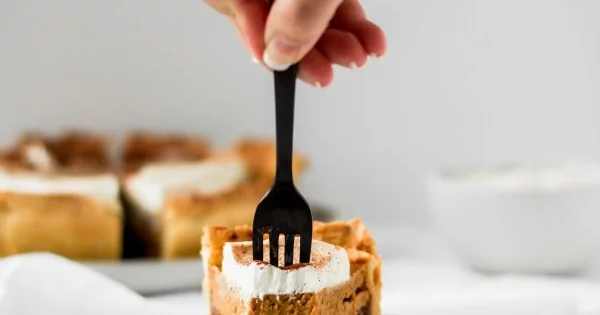 Pumpkin Apple Pie with Maple Whipped Cream #dessert #appleplie #recipe