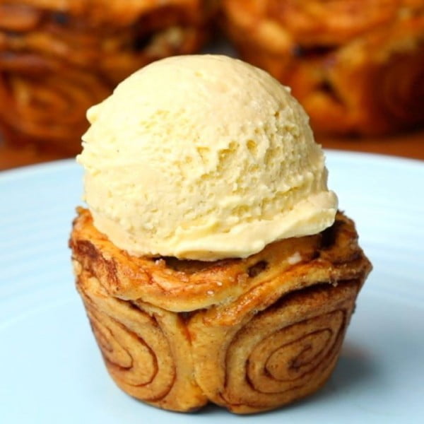 Muffin Tin Cinnamon Roll Apple Pies #dessert #appleplie #recipe