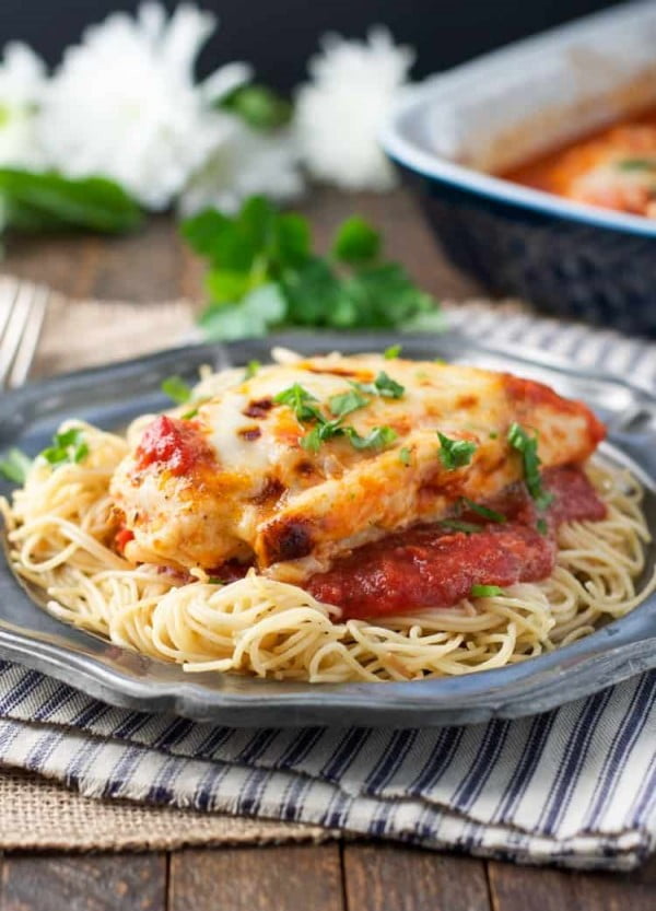 Dump-and-Bake Healthy Chicken Parmesan #chicken #recipe #dinner