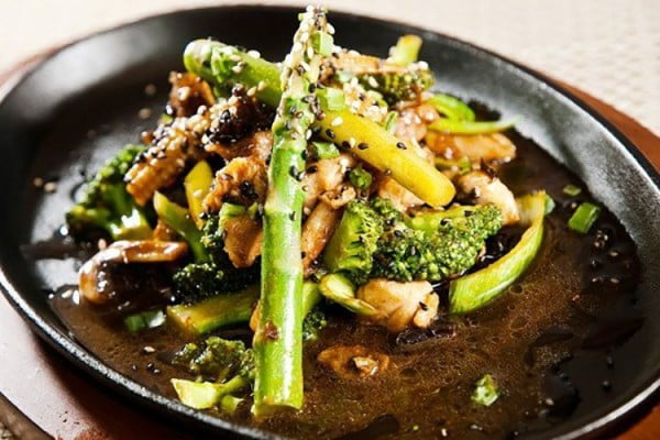 Chicken, Broccoli, and Asparagus Stir Fry #lowcalorie #recipe #dinner