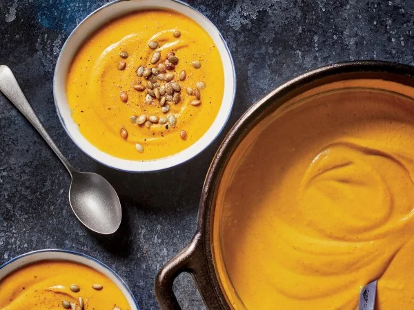 Hearty Vegan Spiced Winter Squash Soup #lowcalorie #recipe #dinner
