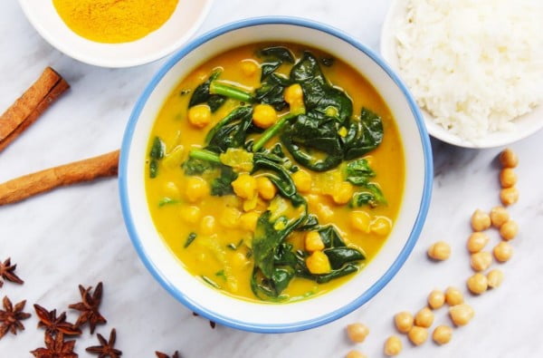 Chickpea & Spinach Curry with Coconut Milk #meatless #dinner #recipe