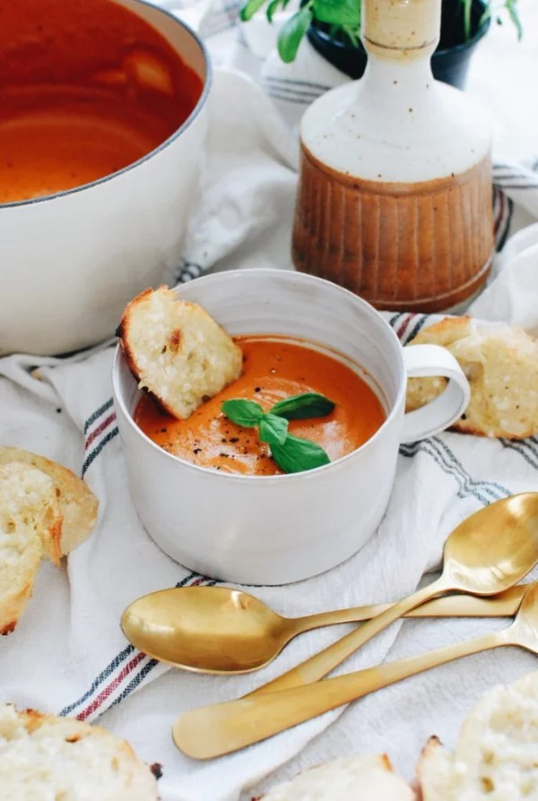 Creamy Roasted Tomato Soup #meatless #dinner #recipe