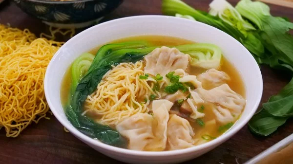 Wonton Noodle Soup Recipe & Video #noodles #soup #dinner #recipe