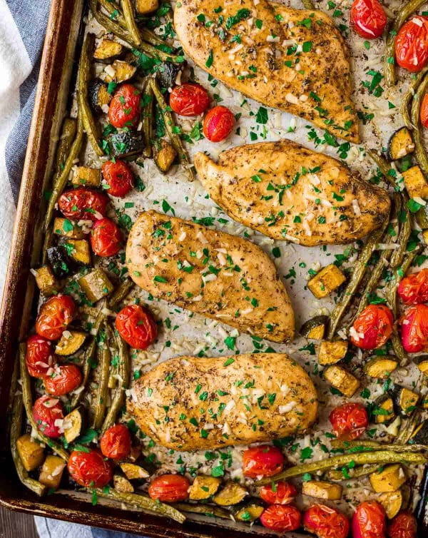 Sheet Pan Italian Chicken with Tomatoes and Vegetables #onepan #recipe #dinner