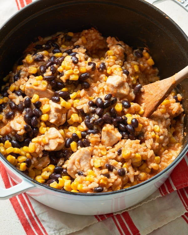 Pot BBQ Chicken Burrito Bowls #onepot #dinner #recipe