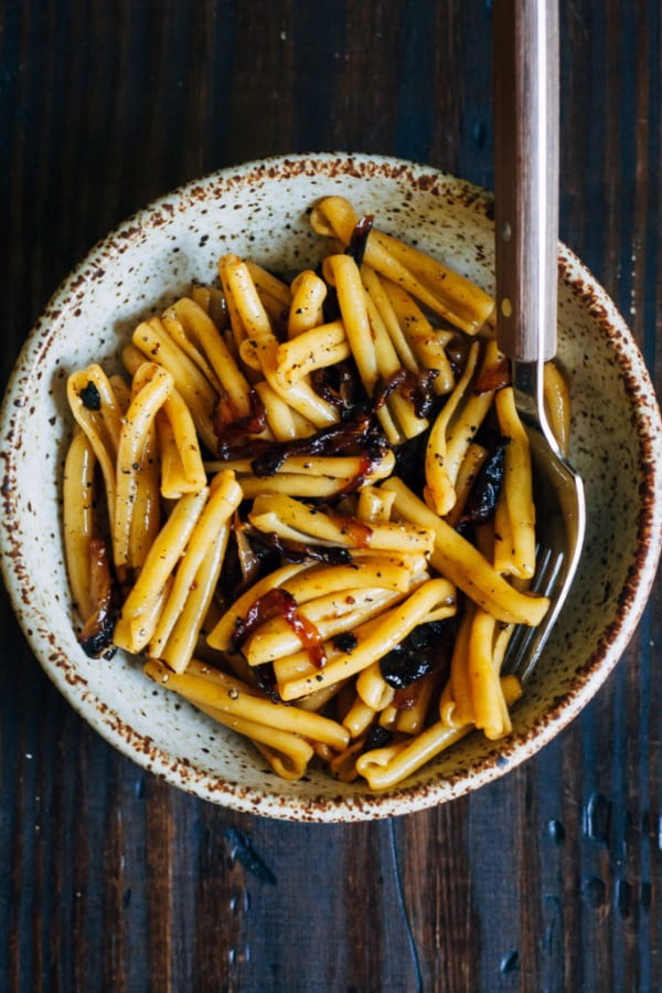 Vegan Caramelized Onion Pasta #pasta #dinner #recipe