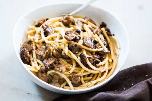 15 Minute Mushroom Spaghetti Aglio Olio #pasta #dinner #recipe