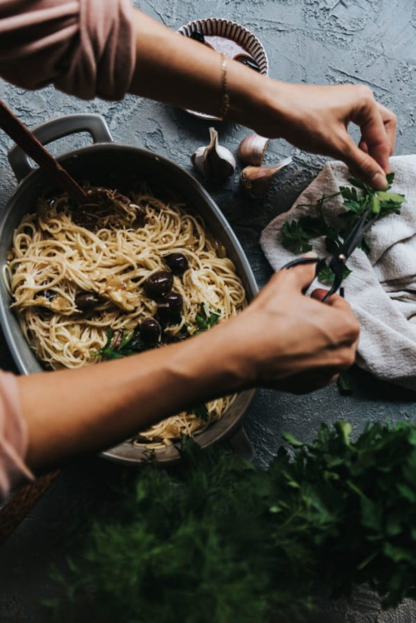 Vegan Creamy Garlicky Pasta #pasta #dinner #recipe