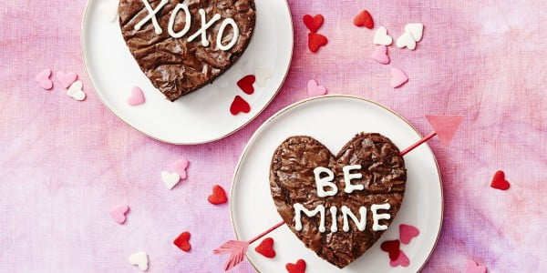 Sweet Valentine's Day Brownies You Can Bake in Minutes #romantic #recipe #dessert