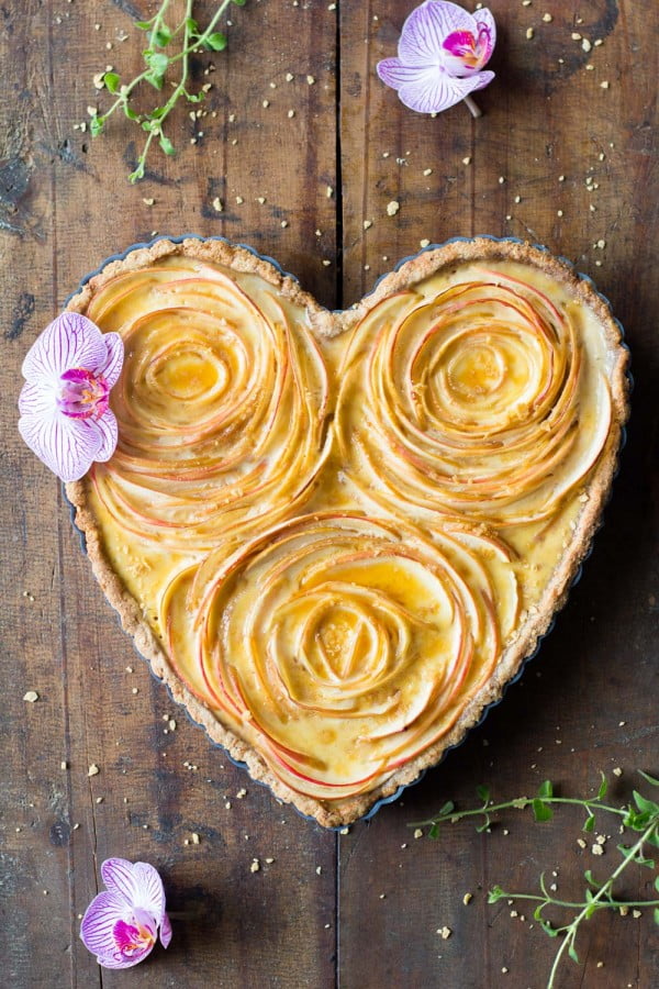 Valentine's Apple Rose Tart #romantic #recipe #dessert