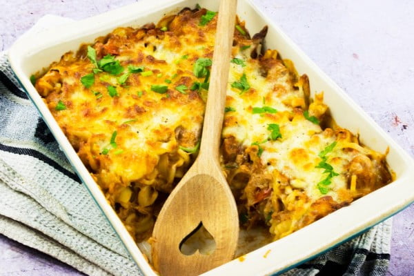 Best Ever Syn Free Tuna Pasta Bake - Basement Bakehouse #seafood #dinner #recipe