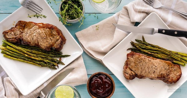 One-Pan New York Strip Steak Dinner for Two #steak #recipe #dinner