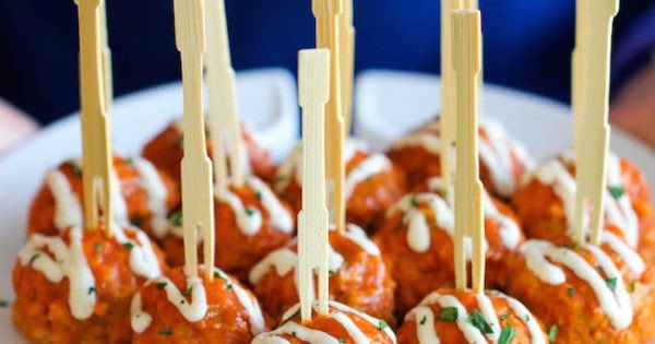 Slow Cooker Buffalo Chicken Meatballs #superbowlparty #snacks #recipe