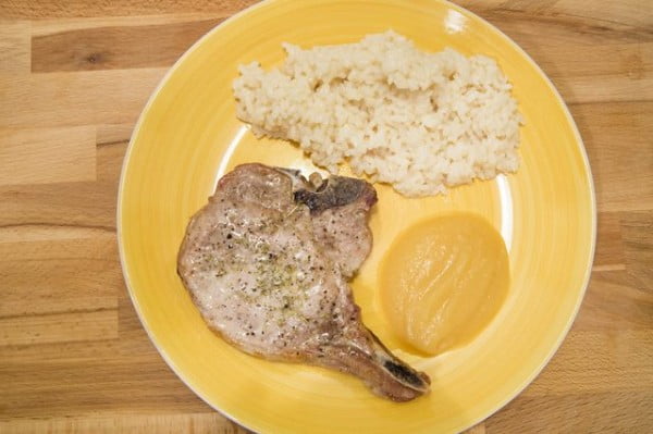 How to Broil Pork Chops in a Convection Toaster Oven | Livestrong.com #toasteroven #recipe #dinner