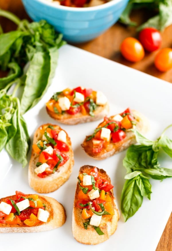 Easy Bruschetta Recipe With Caprese Tomatoes – Unsophisticook #toasteroven #recipe #dinner