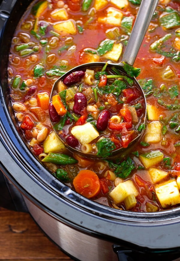 Homemade Minestrone Soup {Slow Cooker} Recipe #vegetarian #crockpot #dinner #recipe
