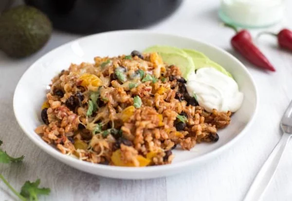 Slow cooker burrito bowls #vegetarian #crockpot #dinner #recipe