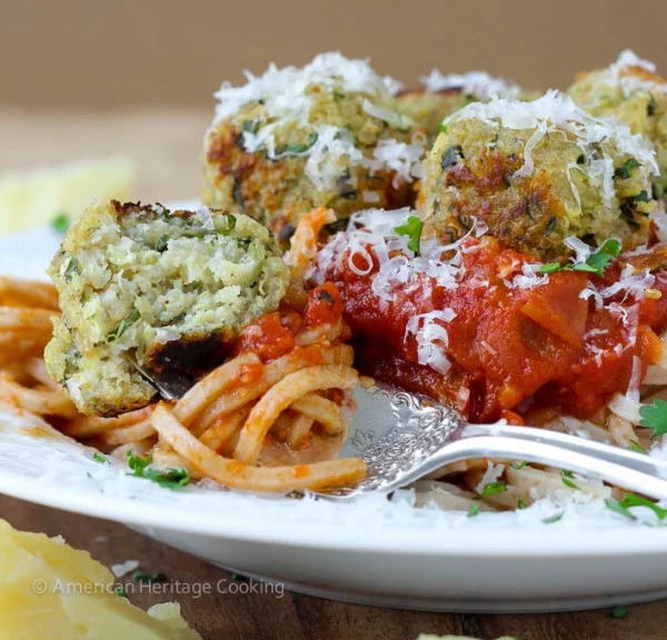 Quinoa Vegetarian Meatballs {GF Option} #vegetarian #dinner #healthyfood