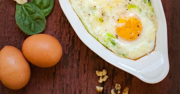 Spinach Pesto Baked Eggs #recipe #eggs #breakfast