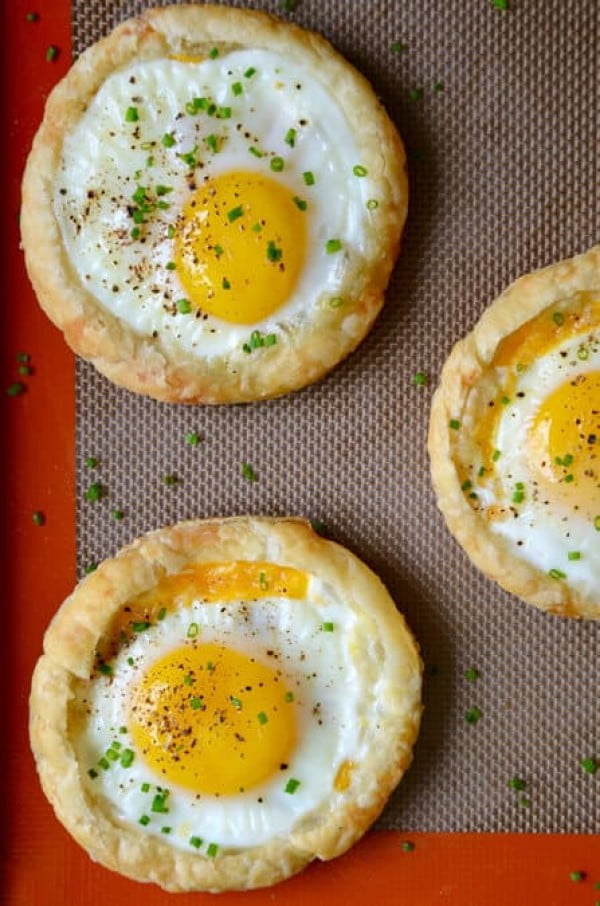 Cheesy Puff Pastry Baked Eggs #recipe #eggs #breakfast