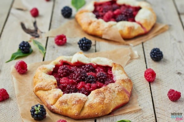 Summer Berry Galette Recipe! Enjoying Farmers Market Recipes With Your Baby! #berries #dessert #recipe