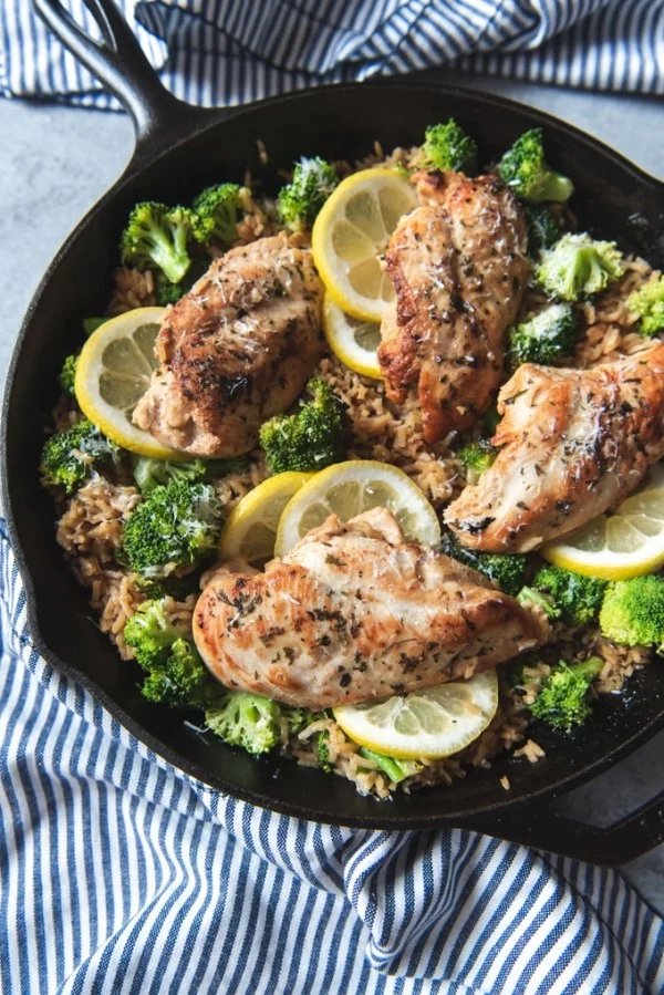 Skillet Lemon Chicken & Rice #recipe #broccoli #dinner #food
