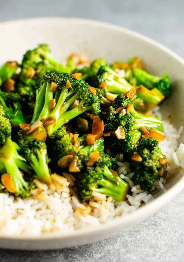 Broccoli with Garlic Sauce #recipe #broccoli #dinner #food