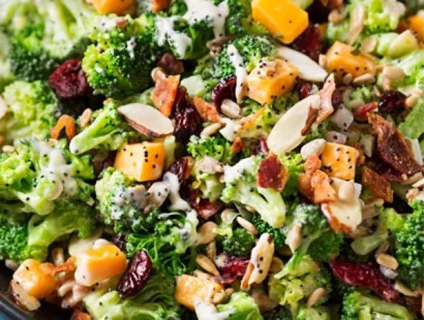 Cranberry Almond Broccoli Salad #recipe #broccoli #dinner #food