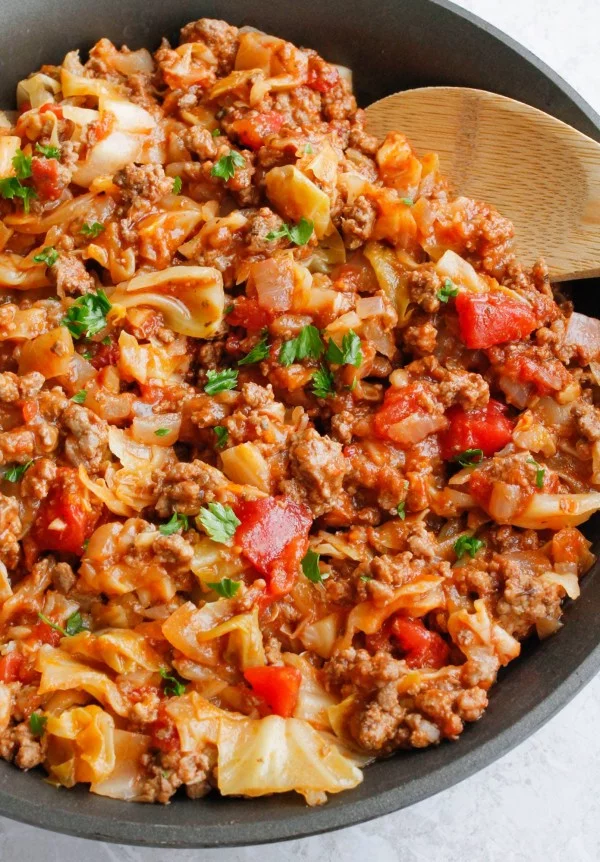 Amish One-Pan Ground Beef and Cabbage Skillet #cabbage #dinner #recipe #food