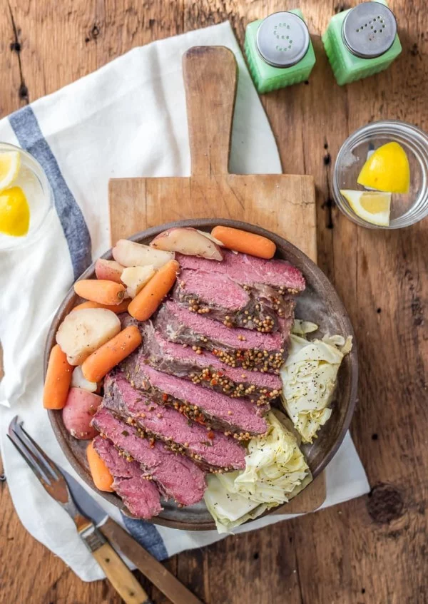 Crock Pot Corned Beef and Cabbage Recipe (Slow Cooker Corned Beef) #cabbage #dinner #recipe #food