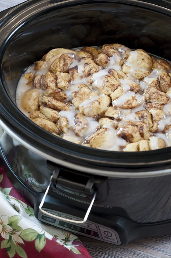 Crock Pot Cinnamon Roll Casserole #recipe #casserole #dinner