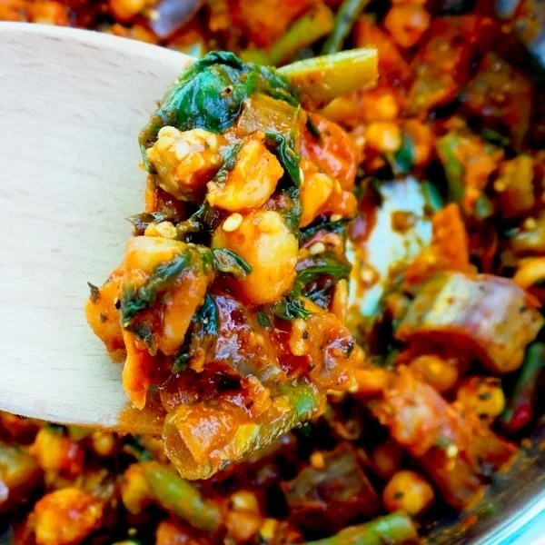 15-Minute Spicy Chickpea Skillet #chickpea #healthy #dinner