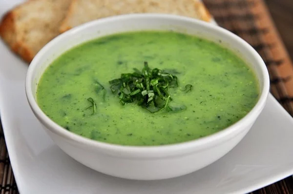 No-Cream Creamy Basil Spinach Soup #soup #dinner #creamsoup #food #recipe