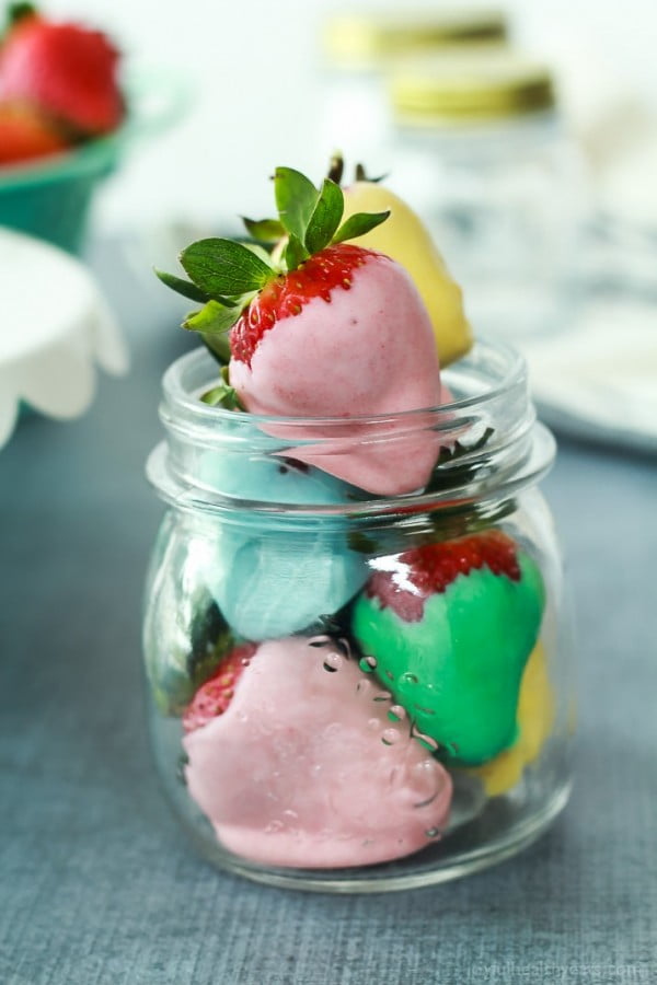 Easter Egg Chocolate Covered Strawberries Recipe #easter #dessert #food #recipe