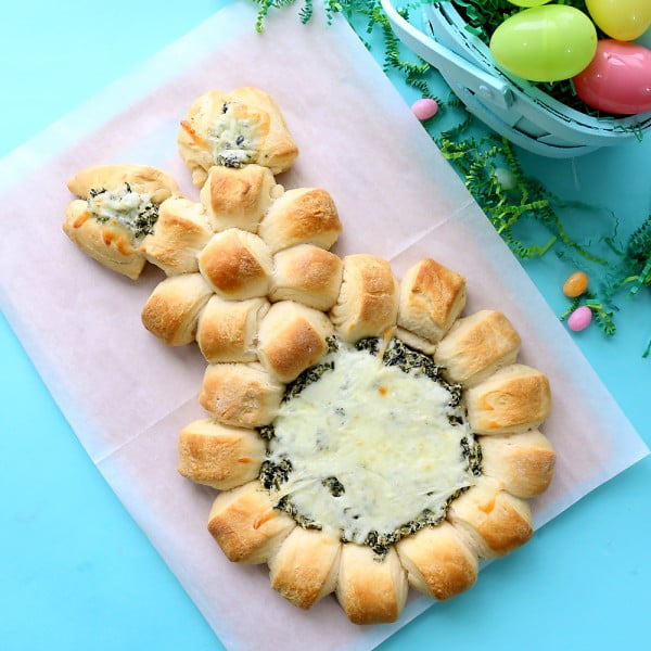 Easter bunny spinach dip {easy Easter appetizer} #easter #dinner #recipe #food