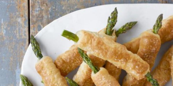 Pastry-Wrapped Asparagus with Balsamic Dipping Sauce #easter #dinner #recipe #food