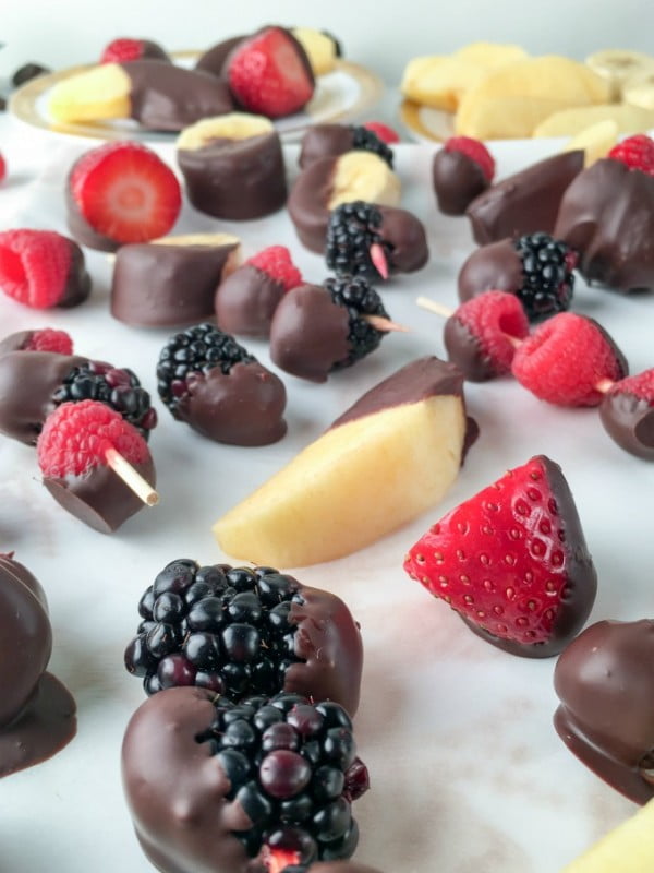 Dark Chocolate Dipped Fresh Fruit Dessert Recipe #fruit #dessert #food #recipe