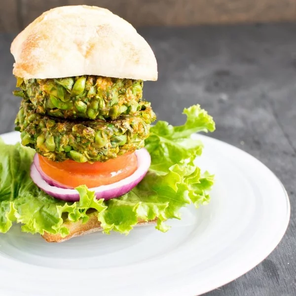 7 Ingredient Green Monster Veggie Burger [ vegan + GF ] kiipfit.com #burgers #healthy #recipe #lunch #dinner