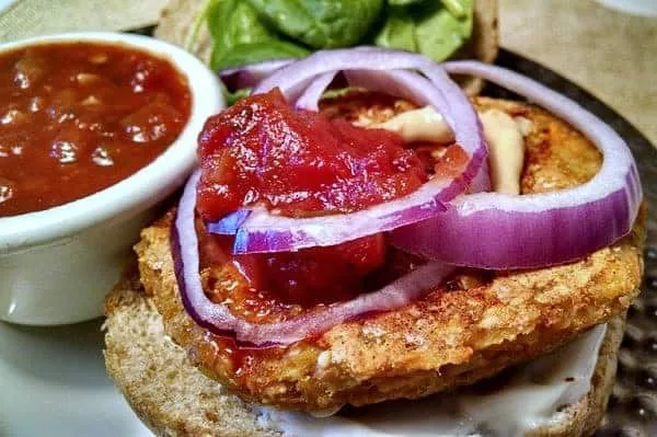 Easy & Delicious Chickpea Burgers #burgers #healthy #recipe #lunch #dinner