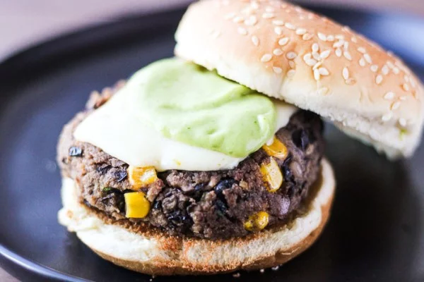 Spicy Black Bean Veggie Burgers #burgers #healthy #recipe #lunch #dinner