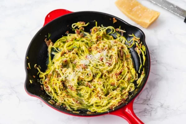 Low-Carb Zucchini Carbonara #zucchini #healthy #recipe #dinner