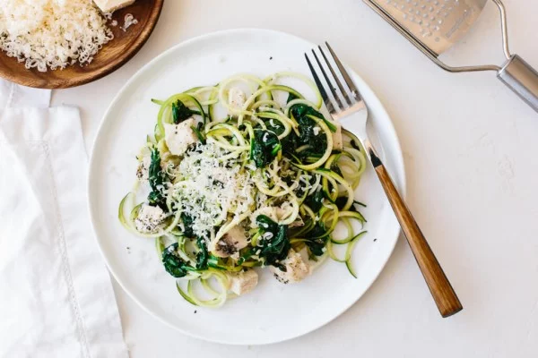 Zucchini Noodles with Chicken, Spinach and Parmesan #zucchini #healthy #recipe #dinner