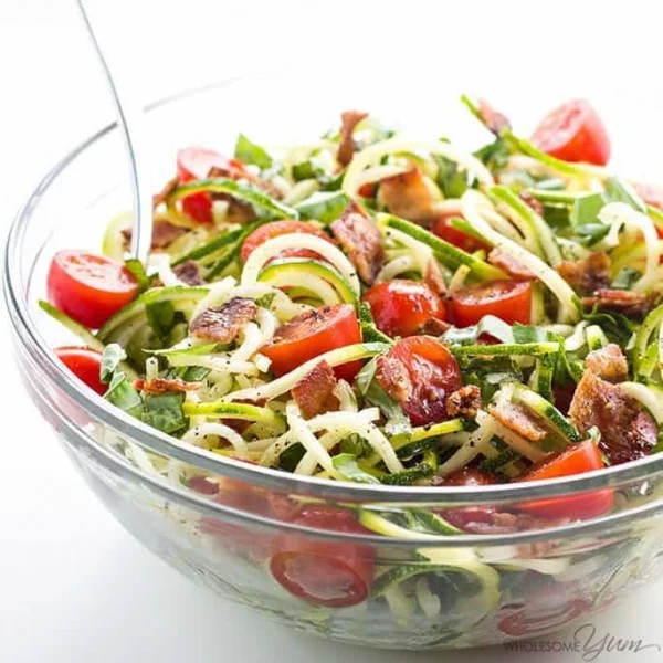 Zucchini Noodle Salad Recipe with Bacon & Tomatoes (Low Carb, Paleo) #zucchini #healthy #recipe #dinner
