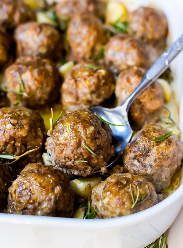 Garlic Rosemary Whole 30 Meatballs #meatballs #dinner #recipe