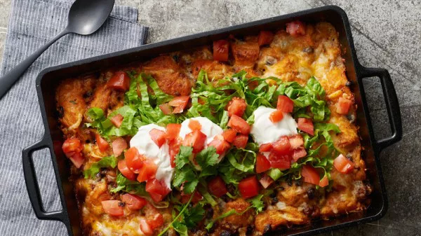 Taco Bubble-Up Bake #mexican #groundbeef #dinner #recipe