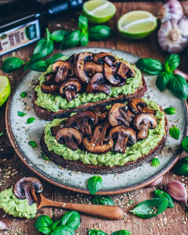 Avocado Toast with Garlic Mushrooms – Bianca Zapatka #mushroom #recipe #dinner #food